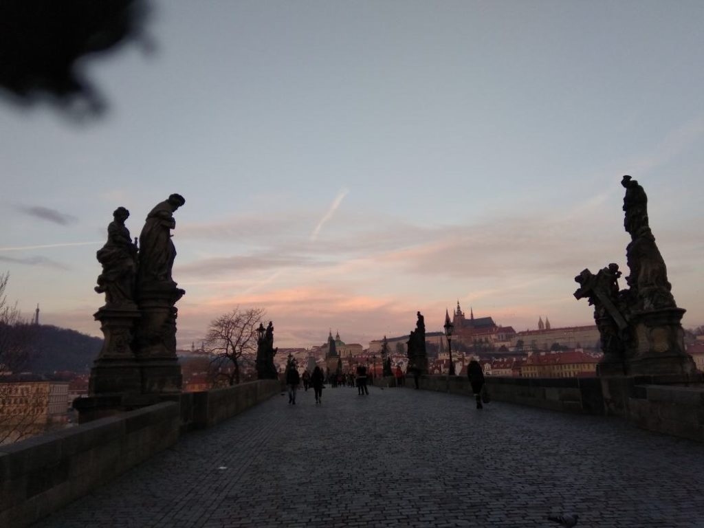 Anoitecendo em Praga